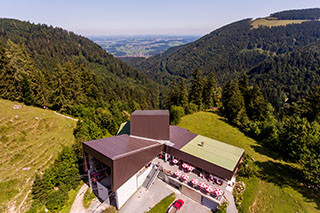 Das Gasthaus "Hochfellnblick" an der Mittelstation