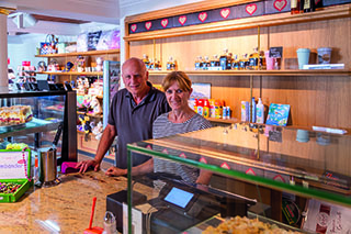 Frühstücken wie der Kini in "Gstadt's Café & Souvenir-Shop"